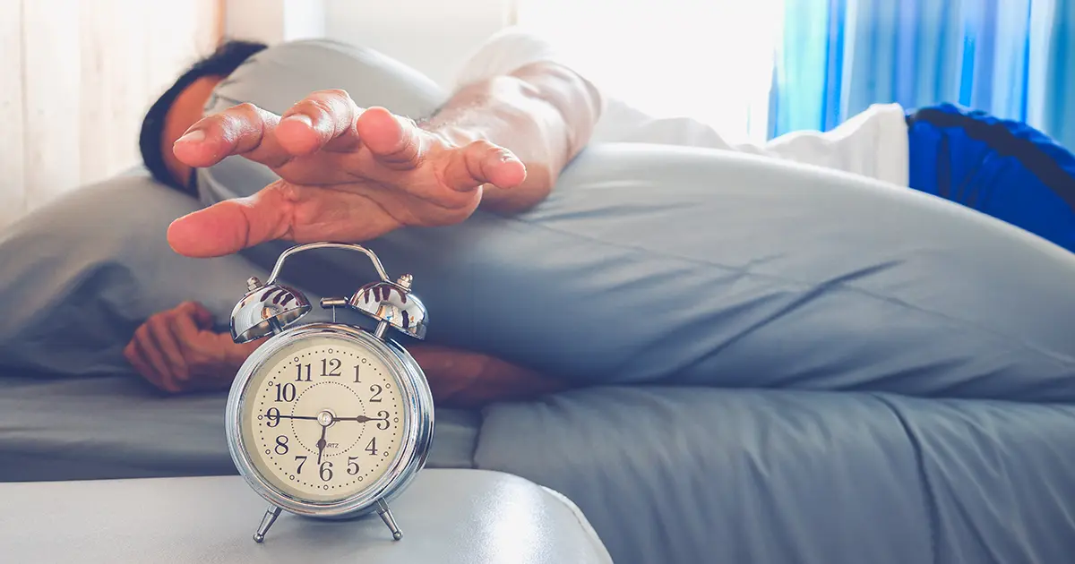 Uma pessoa em média dorme às 22h, mas ainda acorda cansada