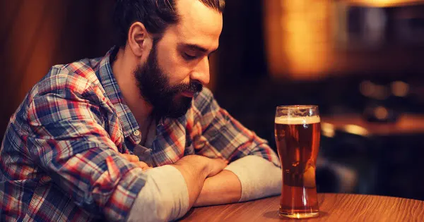 Cerveja e sidra aumentam muito o risco de gota, sobretudo em homens